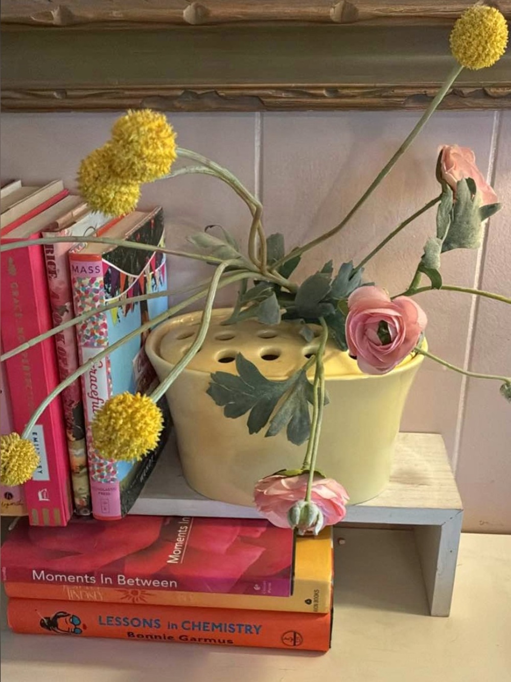Vintage Southern Living At Home Butter Yellow Glazed Ceramic Vase w/Floral Frog - Picture 16 of 16